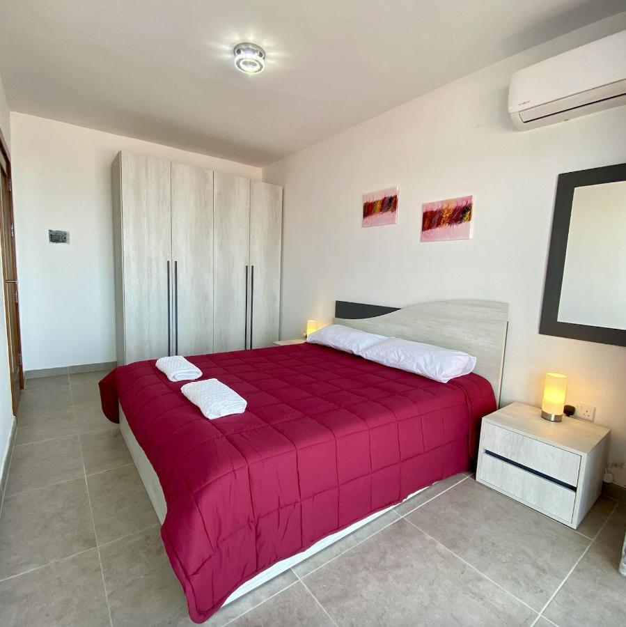 F1 1 Lovely Room, Bathroom And Living Shared San Julián Exterior foto